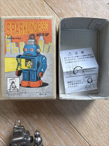 Vintage Tin Toy Sparking Robot Wind-Up Spring Action in box - Japan - Picture 4 of 4