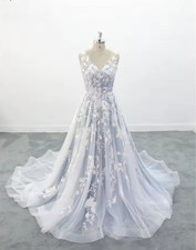 Vintage Sleeveless V-Neck Wedding Dress Lace Appliques Backless Bridal Gowns