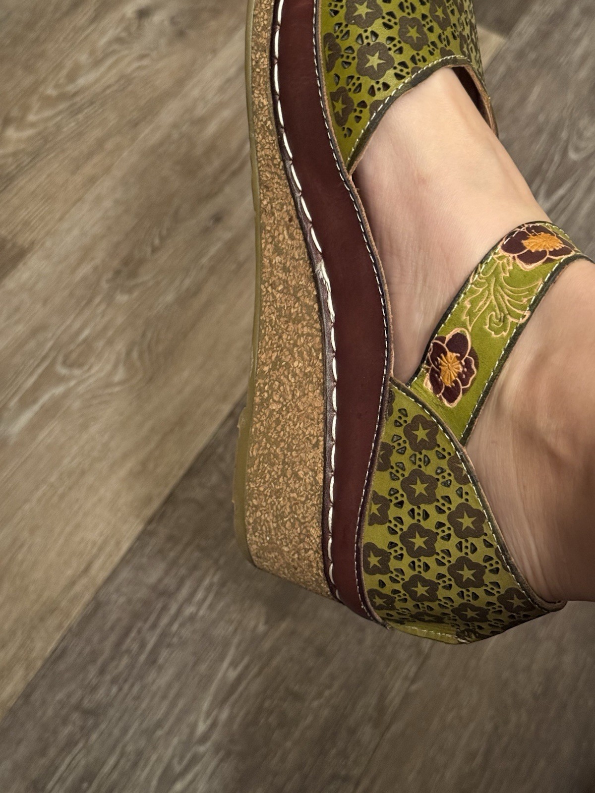 L’Artiste by Spring Step Delphia Green Floral Wedge Sandals Leather  39 / 8.5