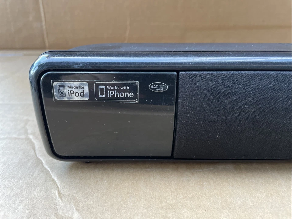 iLive ITP100B RS 20” Long Sound Bar Black Speaker Dock W/Remote, iPhone & iPod - Image 3 of 4