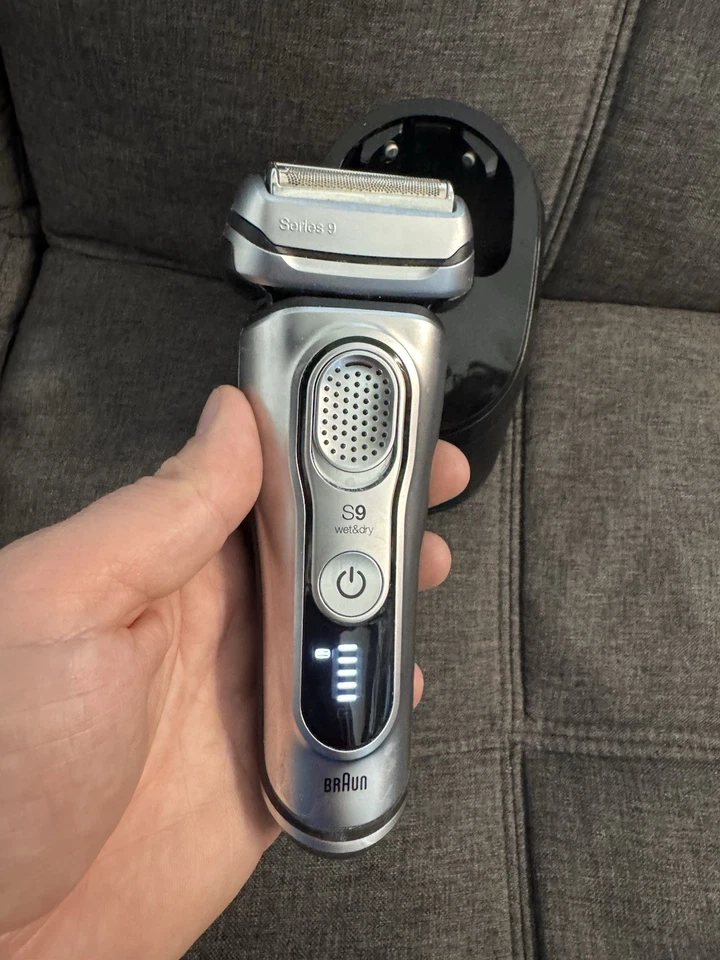 BRAUN S9 Wet & Dry Series 9 5793 Electric Shaver W Cleaning Station, No Charger - Image 2 of 4