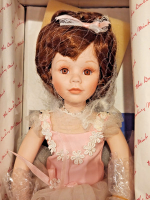 Vintage Danbury Mint ''Annie'' 16 in Ballerina Doll by Susan Wakeen -- NRFB