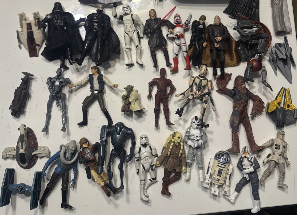 Lote de 26 figuras de acción Star Wars 3.75 vehículos y armas incluidas   Foto 2 de 4
