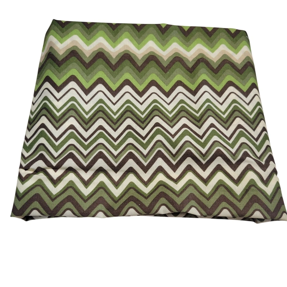 Tela de algodón verde marrón Chevron Elizabeth Caldwell paseo de jardín 1 yarda x 44” Foto 4 de 4