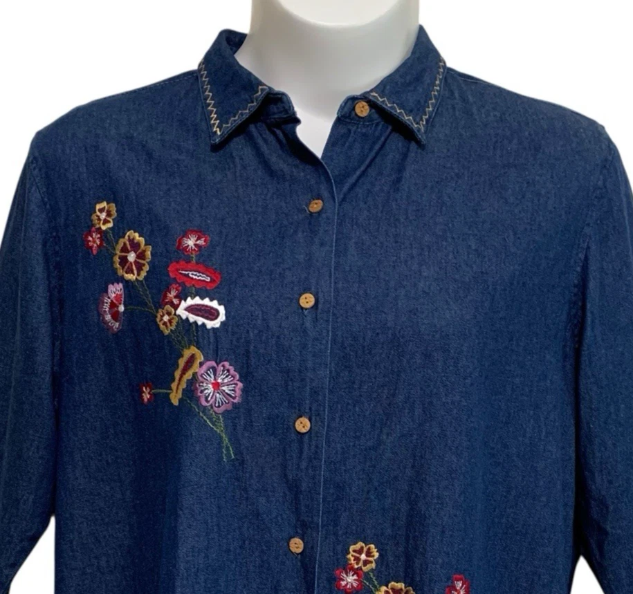Blusa Bobbie Brooks con botones para mujer talla XL azul denim bordado floral Foto 2 de 4