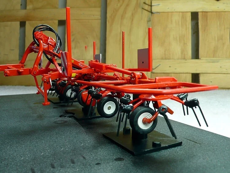 Diecast Kuhn 1:32 Scale GF6502 Tractor Trailer Kuhn Hay Raster Collection - Image 3 of 4