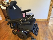 Quantum 3 i-level power wheelchair