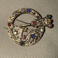 Vintage Tara Celtic Rhnestone Kilt Sash Cloak 1.75” Pin Brooch