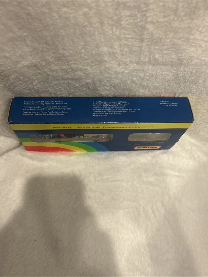 1993 Jeff Gordon #24 Matchbox Dupont Racing Rookie of the Year Team Convoy 1:64 - Image 4 of 4