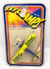41228 SKY CHAMPS / HONG KONG / METAL / WWII SWEDISH AIR FORCE CR-42 1/72