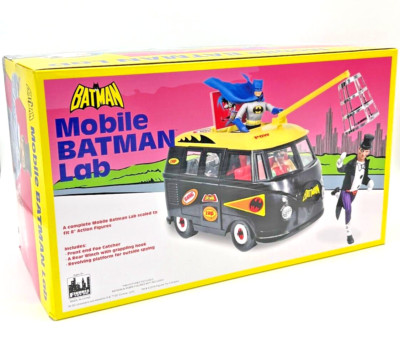 DC Comics MOBILE BATMAN LAB Bus Playset w/Exclusive PENGUIN 8