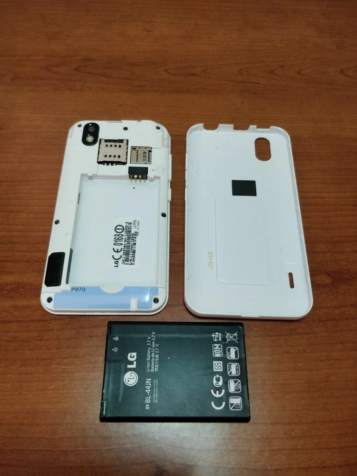 LG OPTIMUS P970 "WHITE VERSION"  5 MEGAPIXEL 4" HSPA WIFI GPS CELLULARE VINTAGE - Immagine 4 di 4