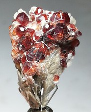 39 CARATS GRANATE ROJO NATURAL Y CRISTAL DE MICA DE PAKISTÁN, (PT-58)