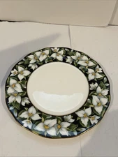 Royal Albert Bone China England Provincial Flowers Trillium 1975. Salad 8.25”