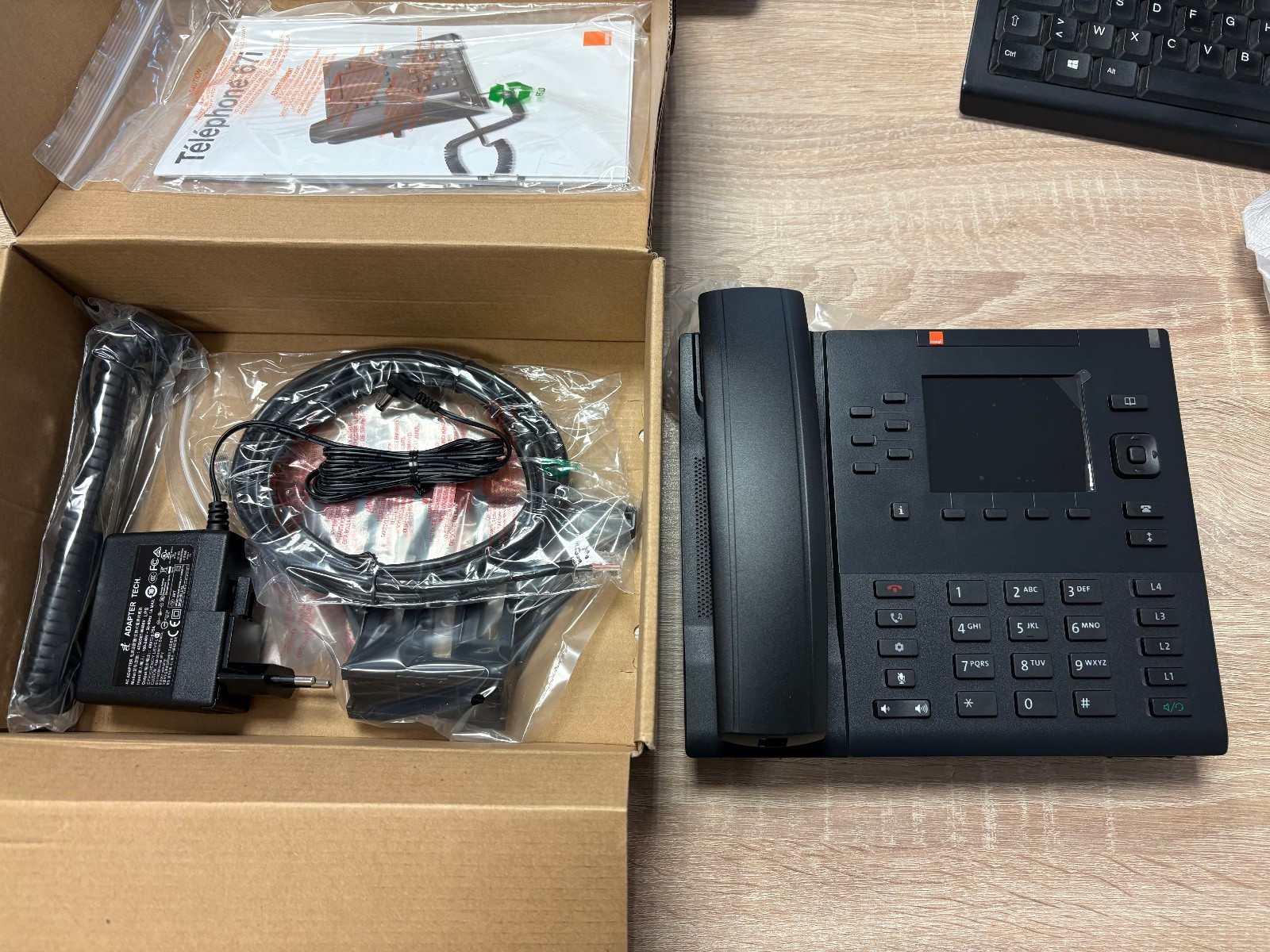 Téléphone Mitel 6867i SIP poste IP VoIP 6 lignes alimentation PoE