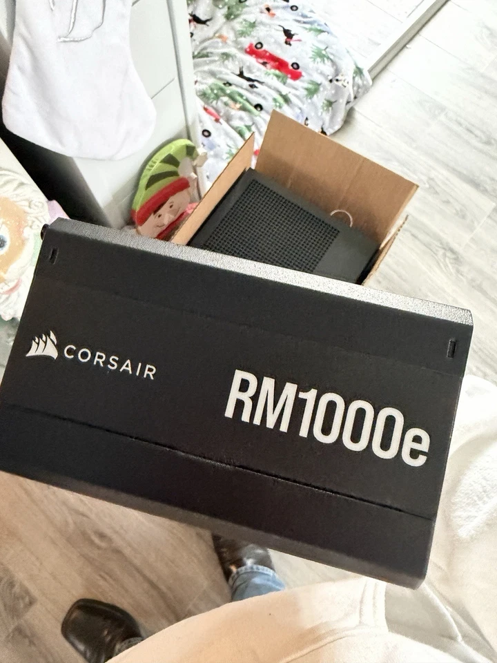 Fuente de alimentación totalmente modular Corsair RM1000e 80 Plus Gold 1000W SIN CABLES INC Foto 4 de 4