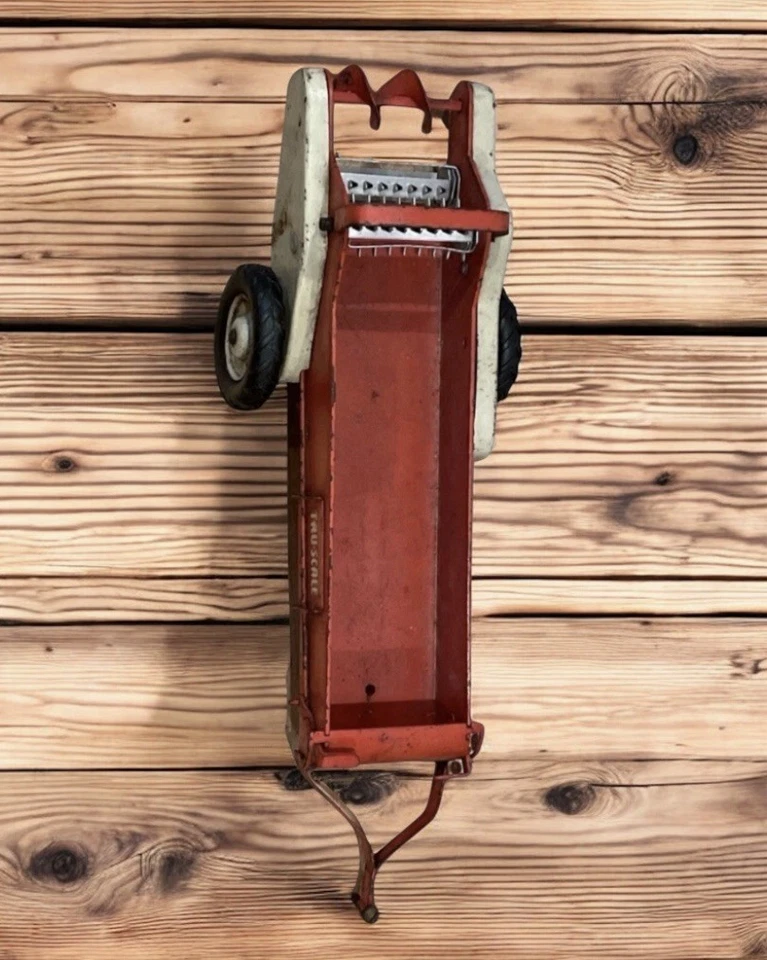 Vintage Tru Scale 1/16 Pressed Steel Farm Manure Spreader Toy Implement Red 1960 - Image 3 of 4