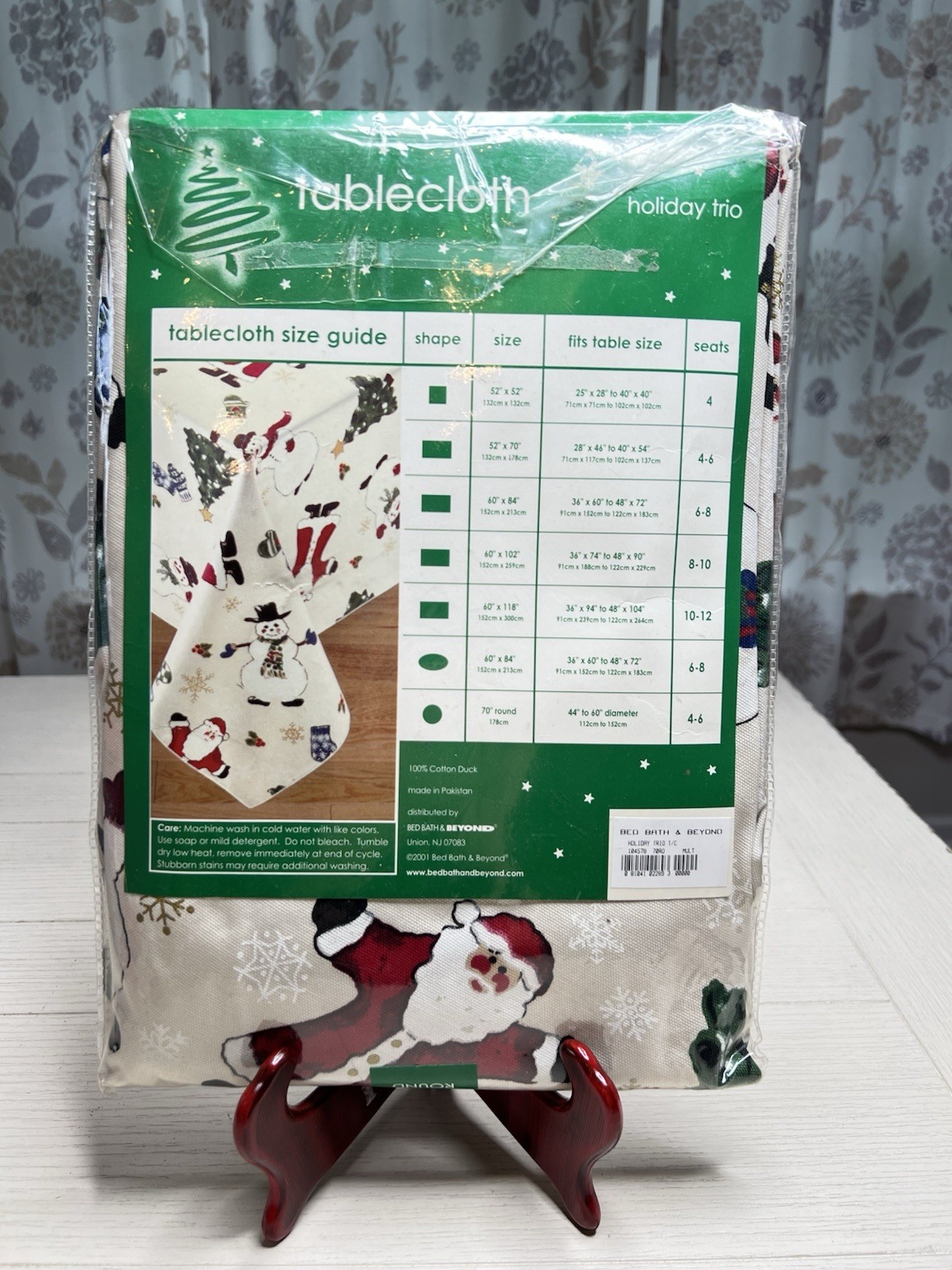 Bed Bath And Beyond Christmas Tablecloth “Holiday Trio” 70” Round 100% Cotton
