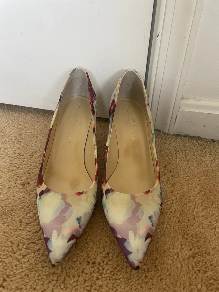 Tacones florales Ivanka Trump Natalie. Acuarela Floral Talla 8M. Estado Usado Foto 2 de 4