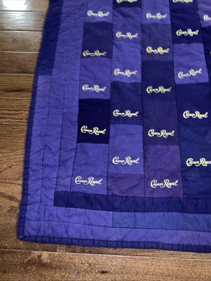 手工皇冠皇家包紫色和金色绗缝 59 英寸 X 69 英寸 — 第 2/4 张图片