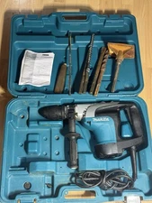 Makita hr4002 1-9/16 inch SDS MAX Rotary Hammer W/ Case And 4 Attachments.