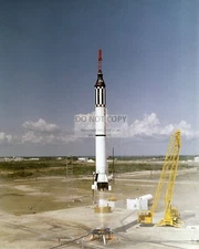 ALAN SHEPARD MERCURY ASTRONAUT LIFTS OFF IN FREEDOM 7 - 8X10 NASA PHOTO (AA-740)