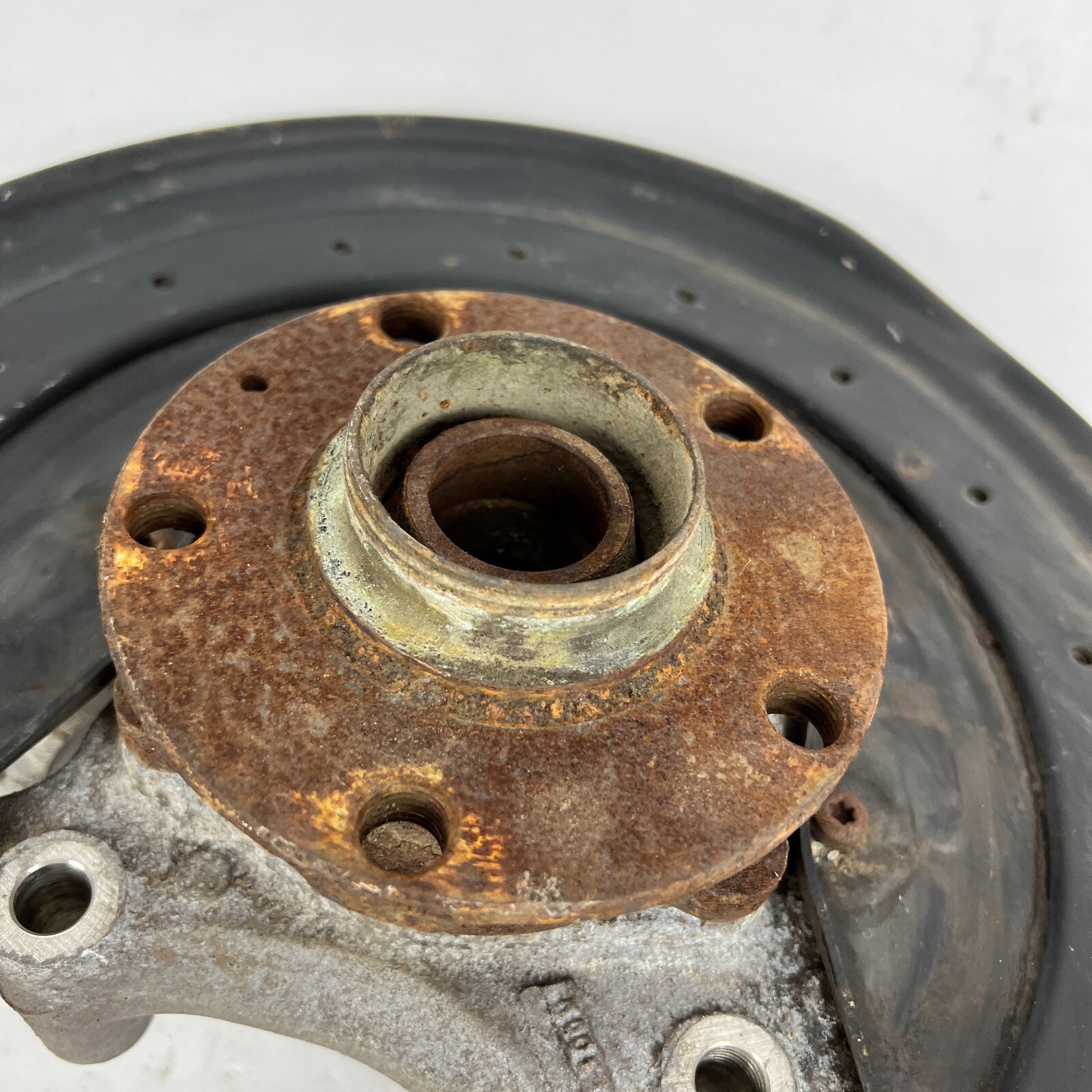 2003 - 2010 Bentley Continental GT Rear Right RH Knuckle Wheel Hub 3D0-505-436-M