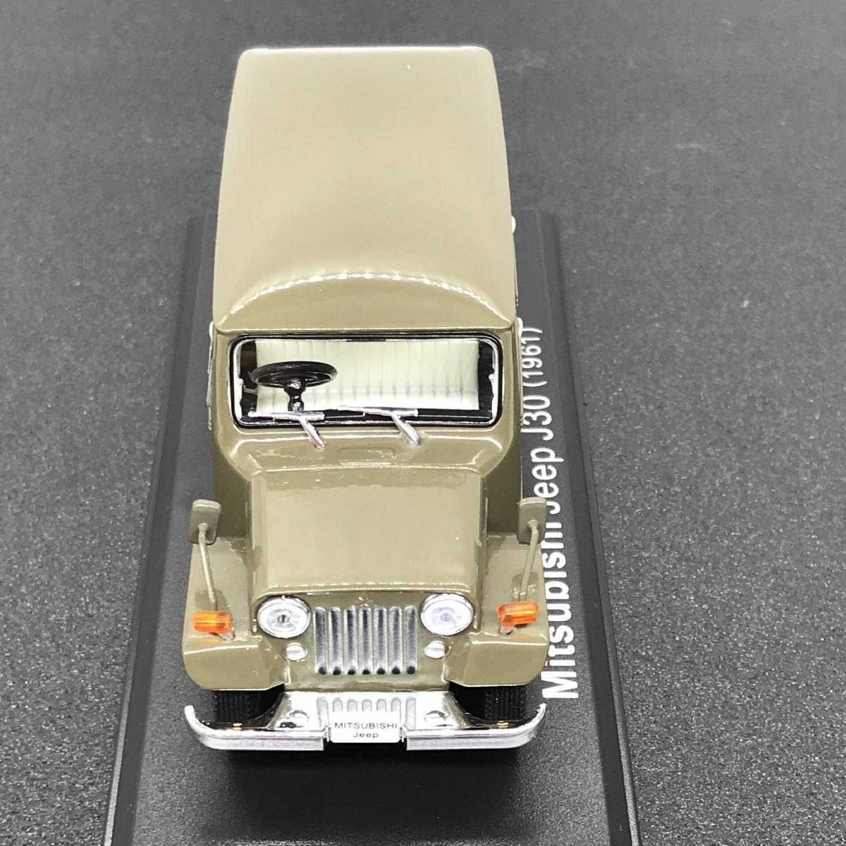 Mini Car IXO Mitsubishi Jeep J30 1961 1/43 Scale Box Display