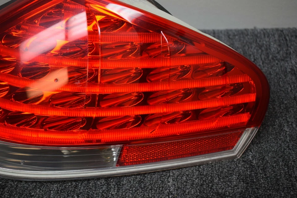 Luz trasera derecha BMW M6 2006-2007 OEM de fábrica Foto 3 de 4