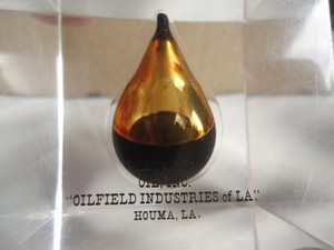 OIL ,INC "OILFIELD INUSTRIES OF LA" HOUMA LA CRUDE OIL SAMPLE LUCITE PAPERWEIGHT