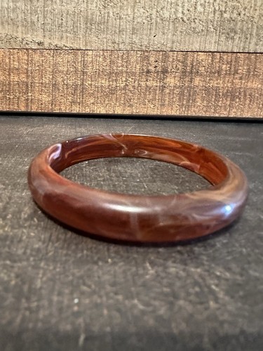 Set Of 2 Vintage ROOT BEER Colored Swirled (1 Molded) Lucite Bangle Bracelets - Picture 14 of 14