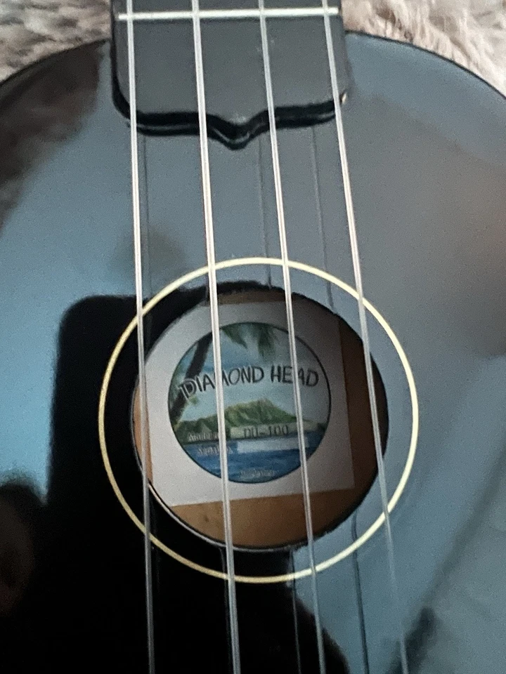 Ukelele soprano negro brillante con cabeza de diamante con bolsa - DU100 Foto 2 de 3