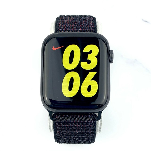 Apple Watch Series 4 Nike+ 44 mm Space Gray Aluminum Case with Anthracite/Black Nike Sport Band