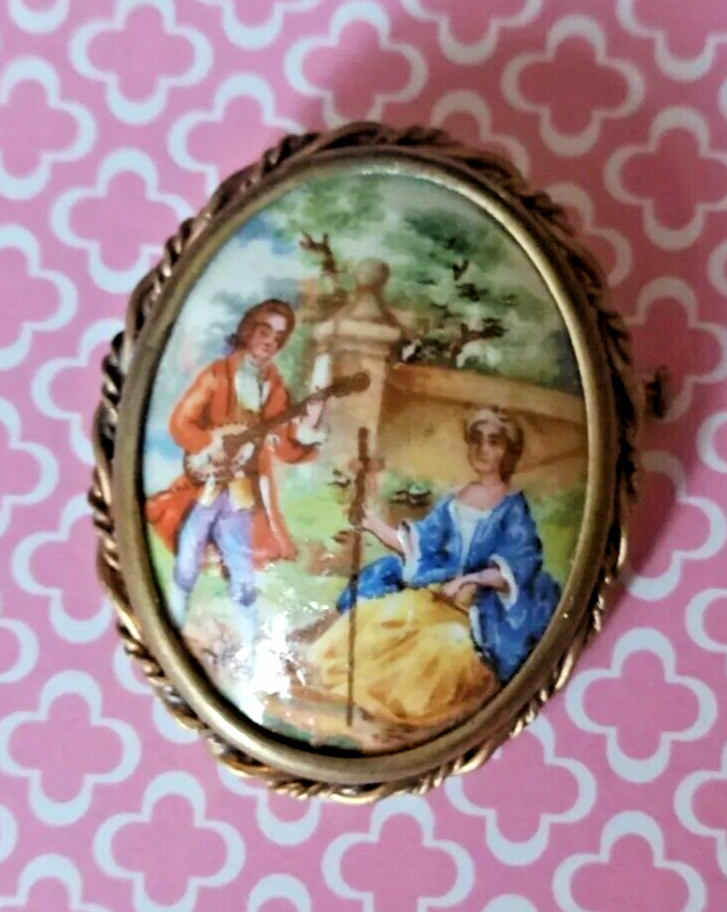 Broche Ancienne En Porcelaine De Limoges - Scène Galante Style Fragonard - Bijou Vintage
