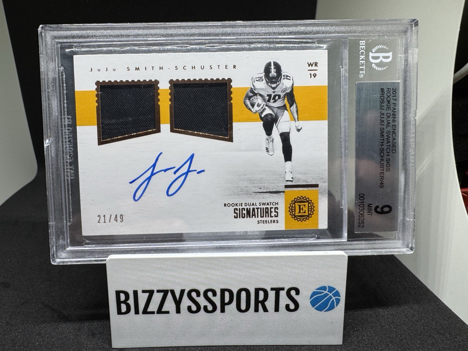 JuJu Smith-Schuster Panini Encased Rookie Dual Swatch Signature #JJ Gold