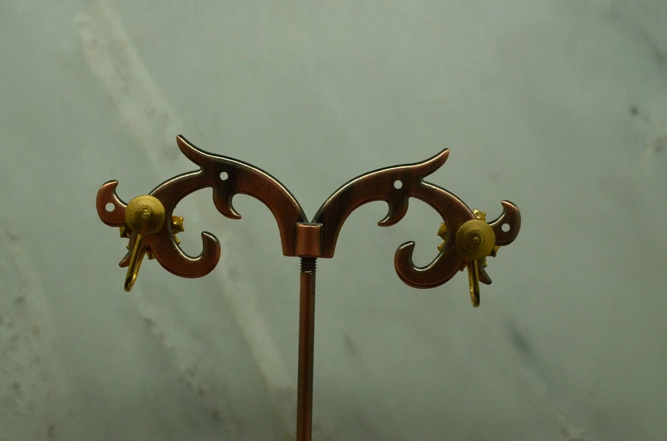 Pendientes redondos chapados en oro amarillo ópalo blanco atornillados Foto 4 de 4