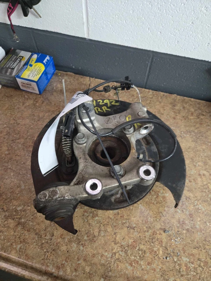 Junta de suspensão traseira direita usada serve: 2014 Chevrolet Traverse traseira direita grau - Imagem 2 de 4