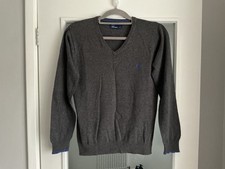 **SIZE MEDIUM DARK GREY FRED PERRY JUMPER, V NECKLINE, 100% COTTON (1)**
