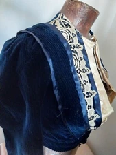 Veste XIX Melle CARON Fbg St Honoré  Paris. En velours côtelé bleu superbe . 