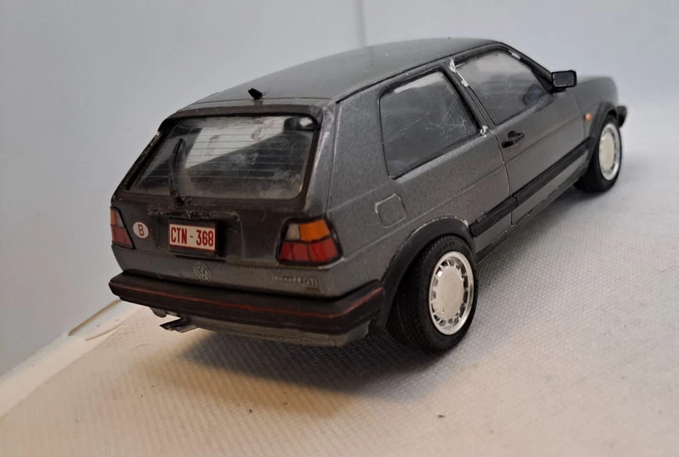 VW GOLF GTI MKII kit MONTATO e VERNICIATO Grigio scuro met. 1/24 da RESTAURARE - Immagine 4 di 4