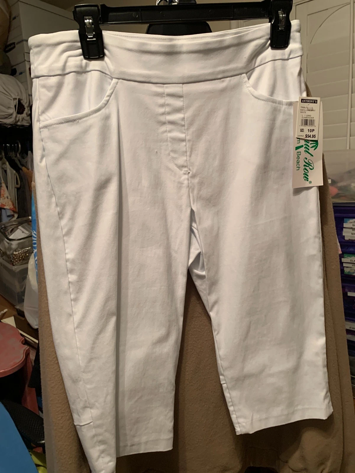 NWT Coconut Row 10p White capris