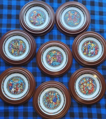 VINTAGE Collector set, 1977 Noel Vitrail Christmas Plates Wall Decor. 