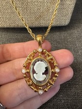 Vintage Gold Tone Mirrored Cameo Lady Boho Girly Bust Faux Pearl 13 Necklace