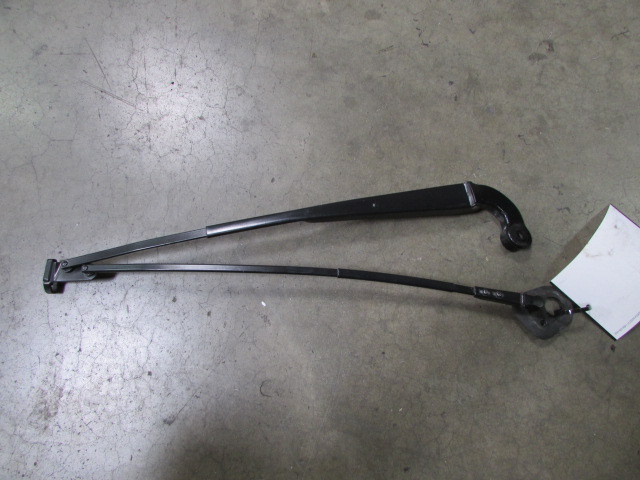 Maserati Quattroporte, LH, Left Wiper Arm Assembly, P/N 67843300, Used
