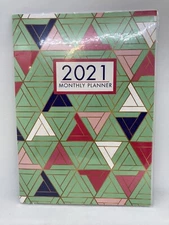 2021 Monthly Planner 32 Pages 6.7" x 9.3"