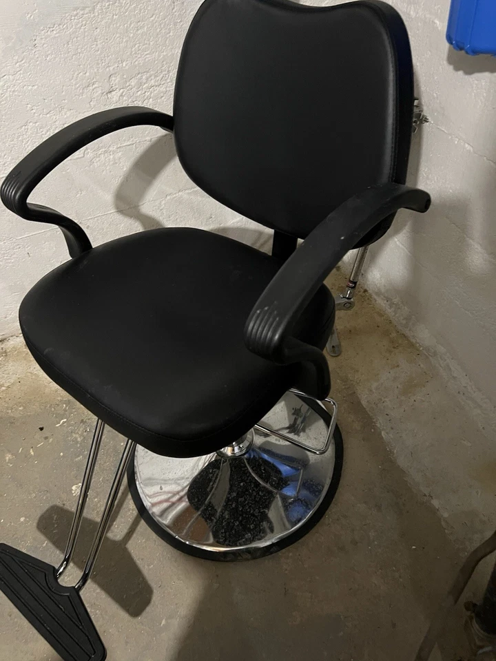 Silla de salón Silla de peluquero para peluquero con bomba hidráulica y reposapiés Foto 3 de 4