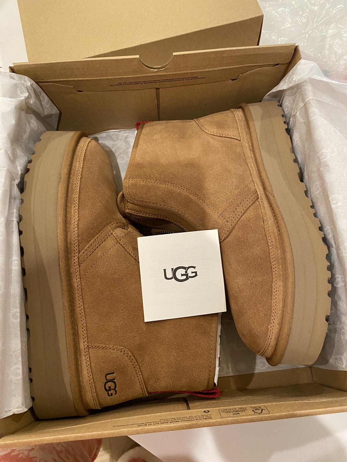 NIB Size 10 Women's UGG Neumel Platform 