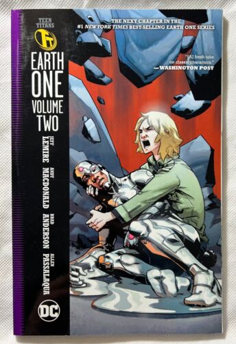 Teen Titans  Earth One Graphic Novel Volume Two DC Comics 2016 NEW Paperback #2 - Foto 1 di 2
