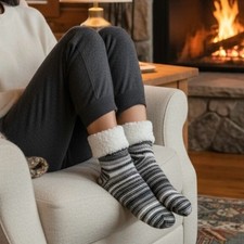 NWOT Unisex Knit Fuzzy Sherpa Lined Cozy Warm Slipper Socks Gray