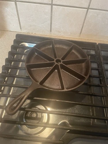 Vintage Lodge Wedge Cornbread Skillet Made In USA D2